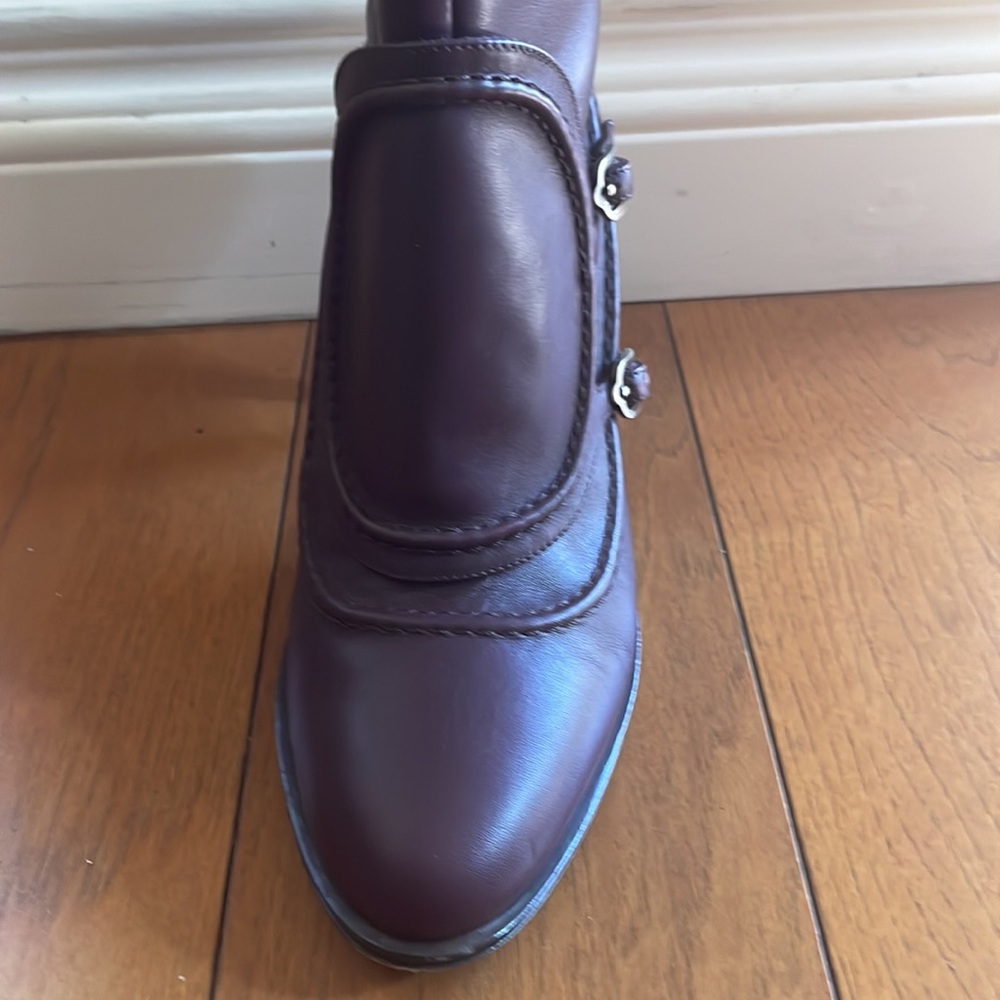 Ferragamo boots. - Picture 4 of 7
